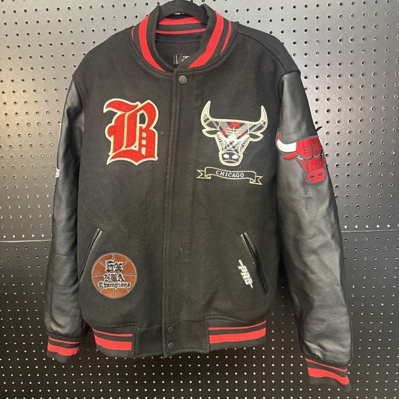 Pro Standard Jackets & Blazers - Pro Standard Chicago Bulls Varsity Jacket Medium Black Classic Championship‎